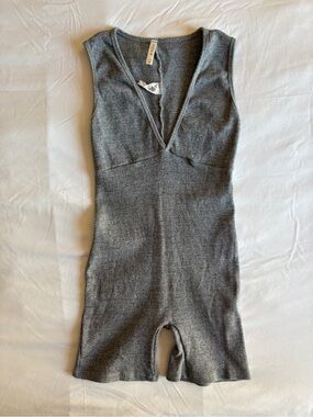 Jova Gray Ribbed Sleeveless V-Neck Romper Casual Everyday